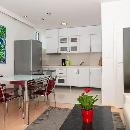 Silvana Apartment Makarska